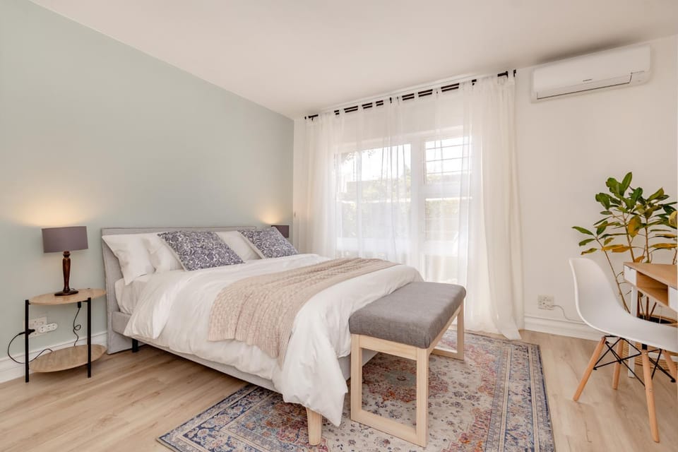 Bedroom, air conditioner