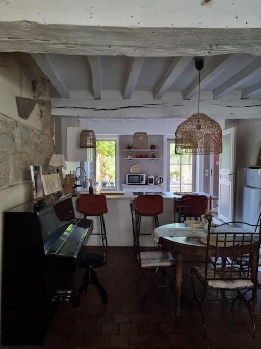 Charmante maison ancienne avec cour Apartment in Alençon