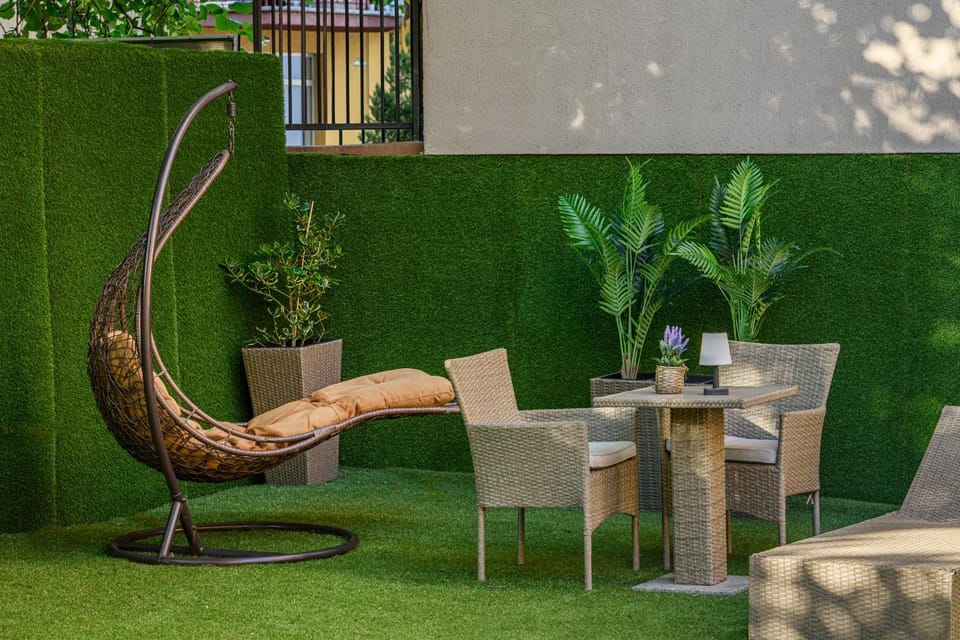 Day, Garden, Seating area, Dining area