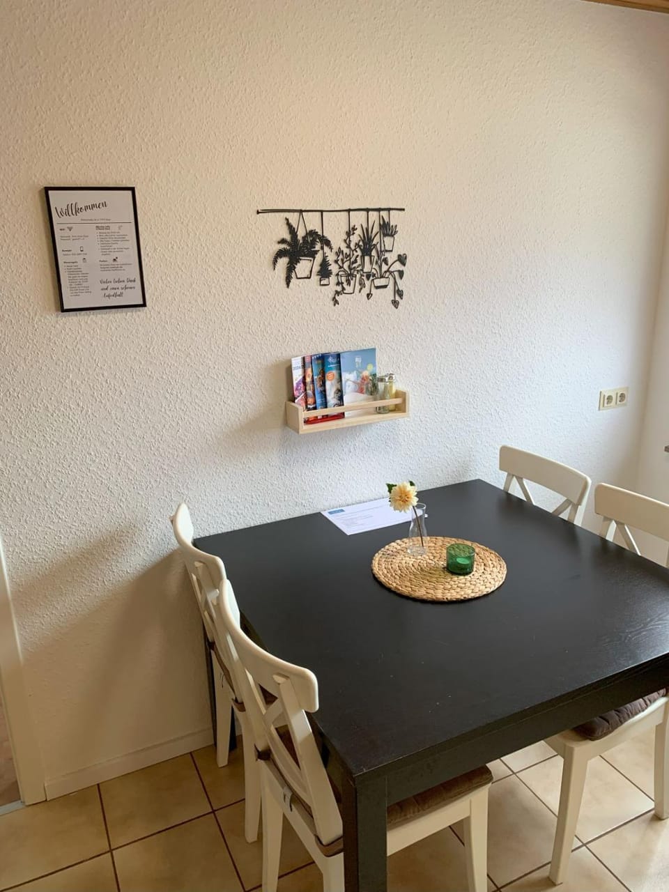 Seating area, Dining area, kitchen