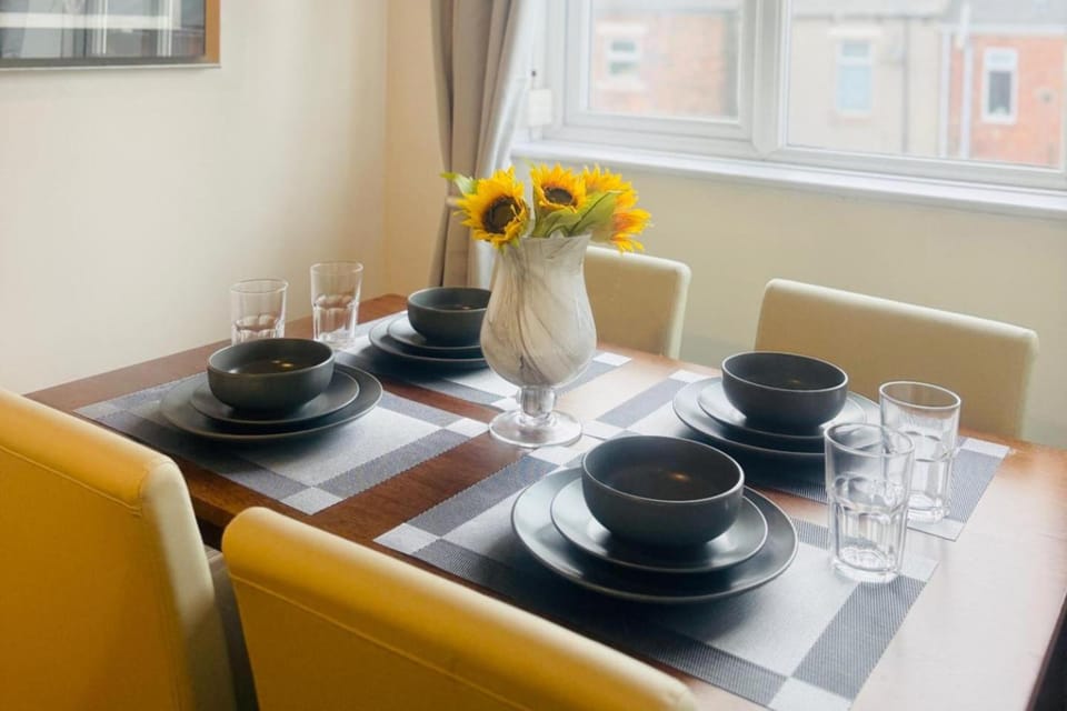 1 Bed Flat - Sleeps 3 - Parking - Pet friendly Apartment in South Shields