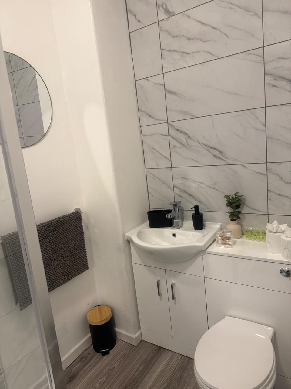 1 Bed Flat - Sleeps 3 - Parking - Pet friendly Apartment in South Shields