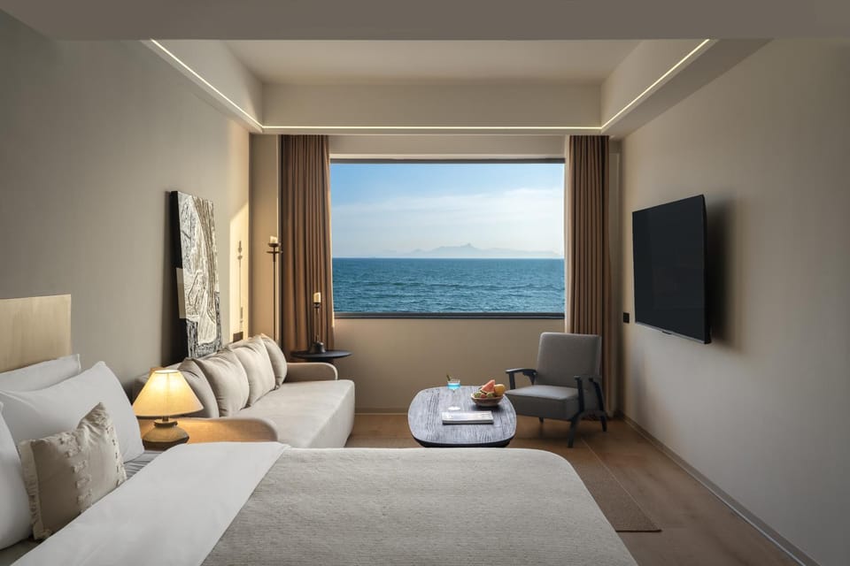 Bed, TV and multimedia, Bedroom