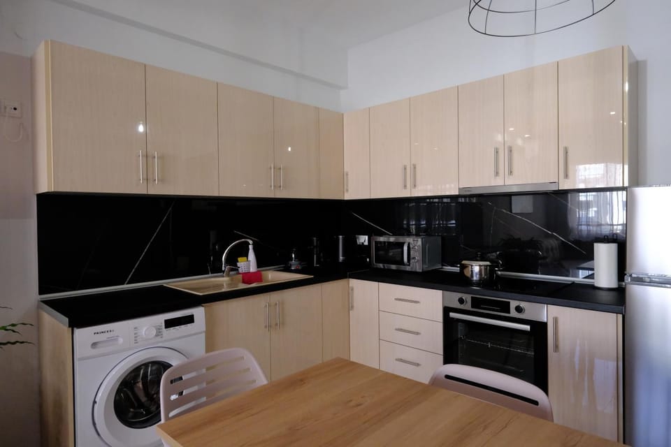 Coffee/tea facilities, Kitchen or kitchenette, minibar, oven, stove, washing machine