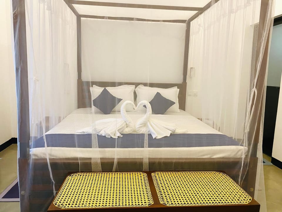 Bed, Bedroom, towels