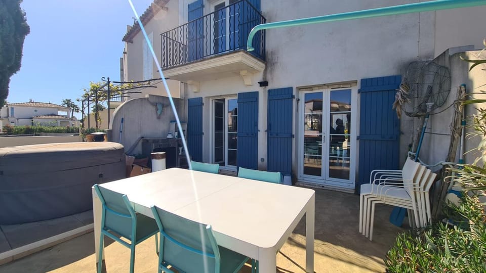 View (from property/room), Balcony/Terrace, Dining area