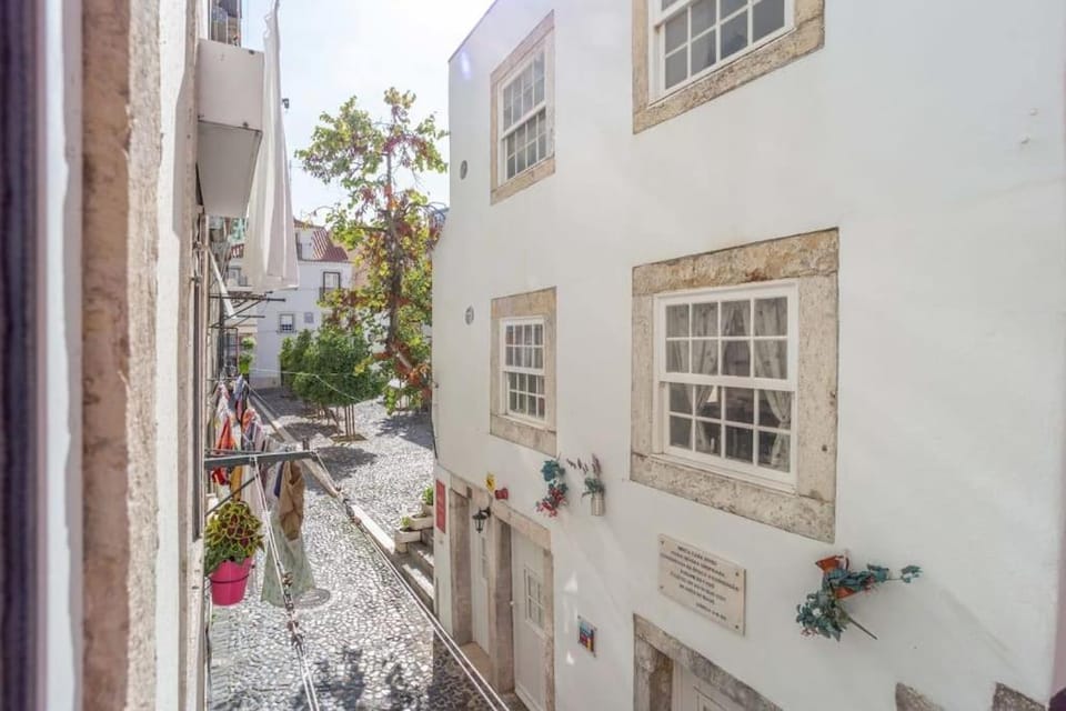 Baixa and Alfama at your Doorstep, Terrace AirCon Apartment in Lisbon