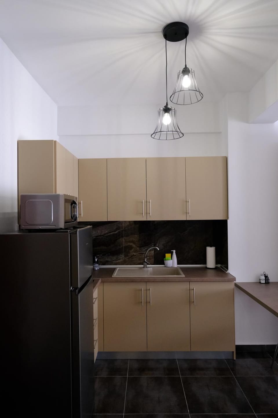 Kitchen or kitchenette, minibar, stove