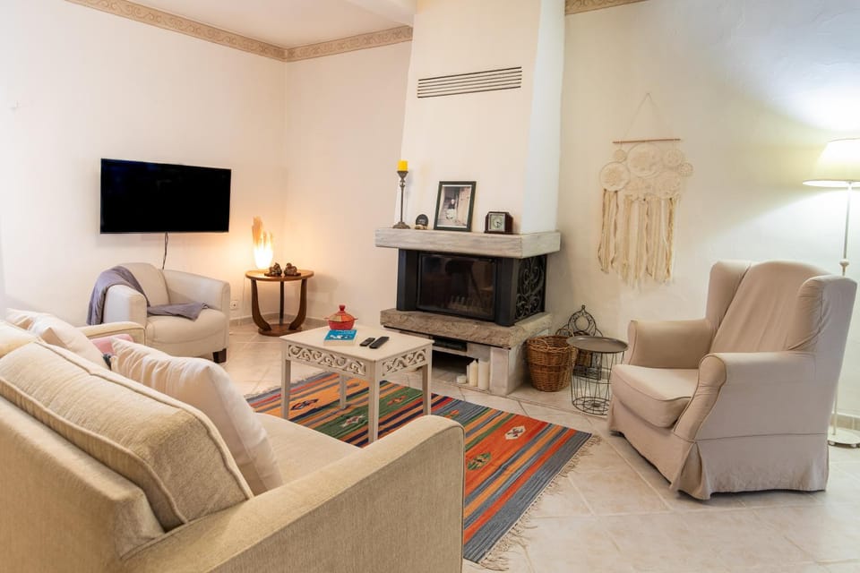 TV and multimedia, Living room, fireplace