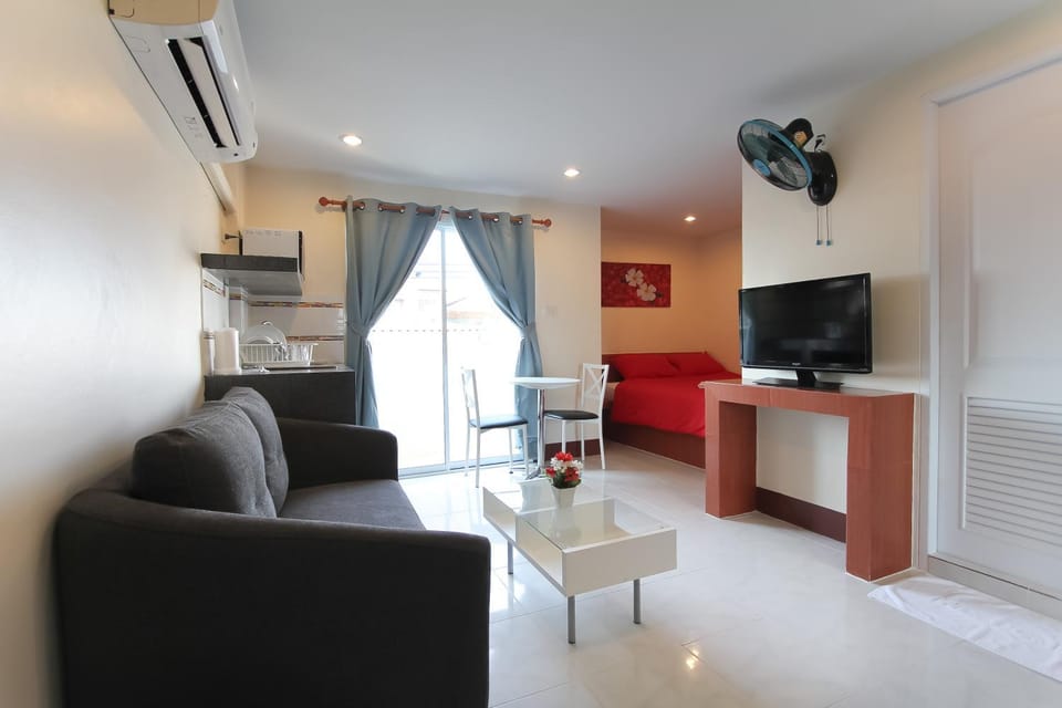 TV and multimedia, Seating area, Dining area