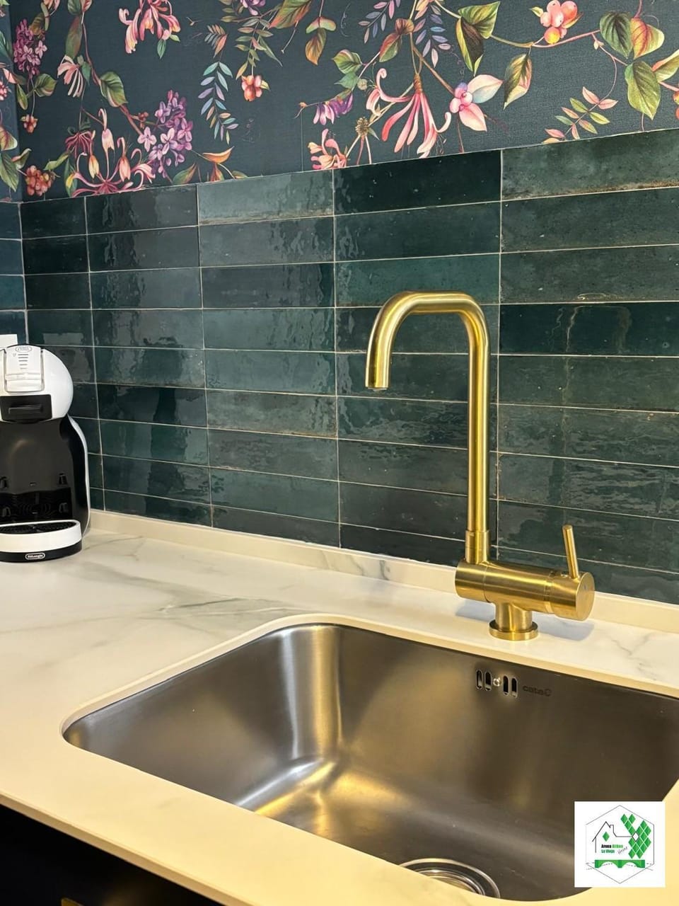 Coffee/tea facilities, kitchen, Internal: Not applicable to any particular room