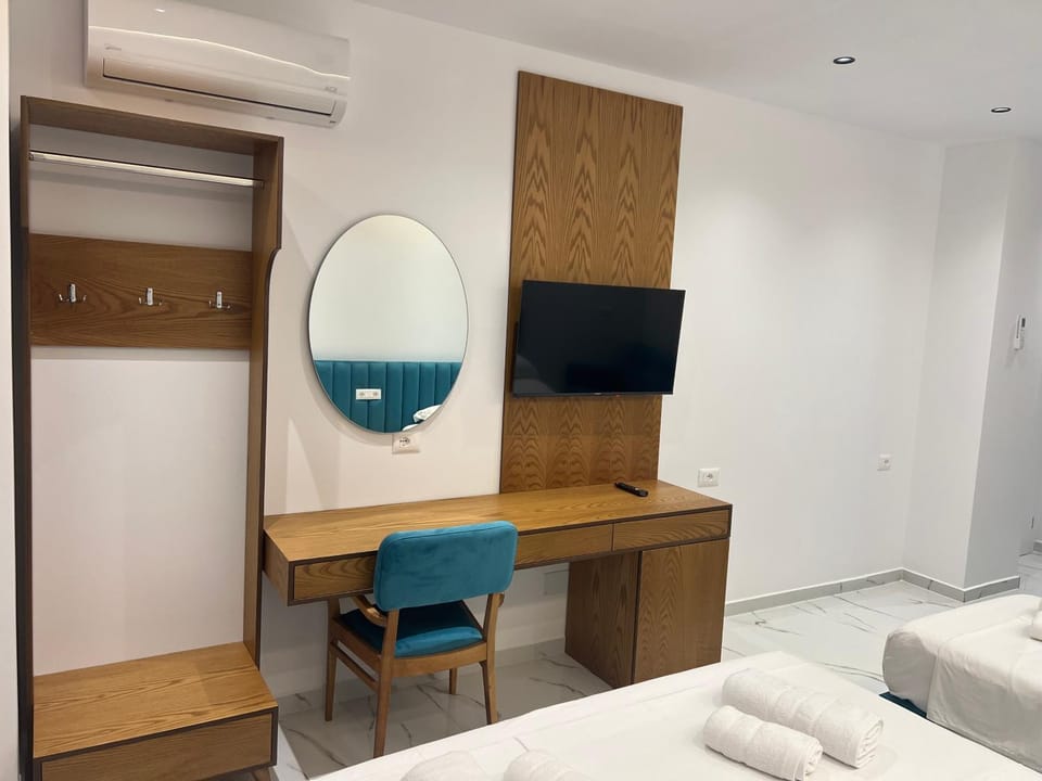 Communal lounge/ TV room, Bed, TV and multimedia, Photo of the whole room, Evening entertainment, Bedroom, hair dresser, towels, wardrobe, air conditioner