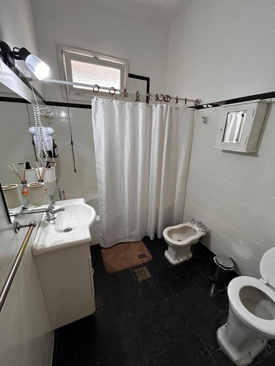 Shower, Toilet, Bathroom, bidet, towels