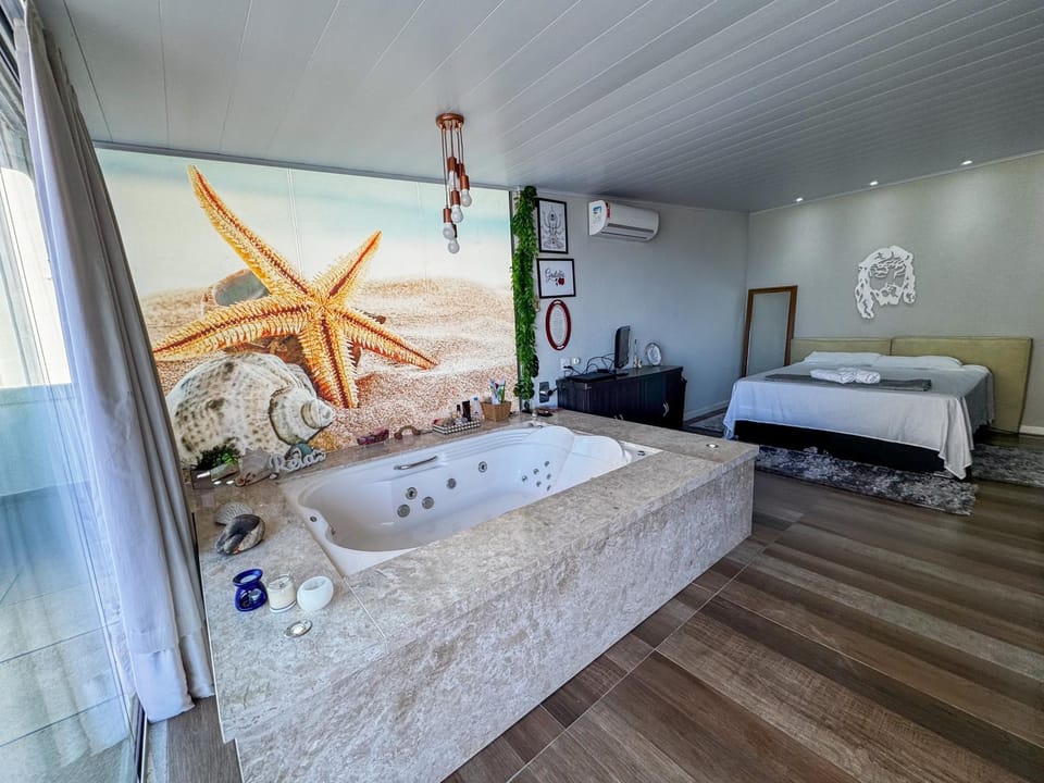 Hot Tub, Bathroom