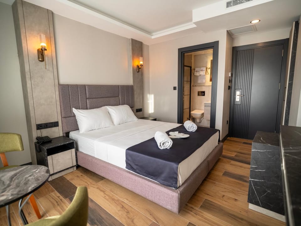 Bed, Living room, Photo of the whole room, Seating area, Bedroom, towels, wardrobe