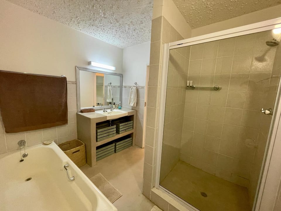 Shower, Bathroom, Bath, towels