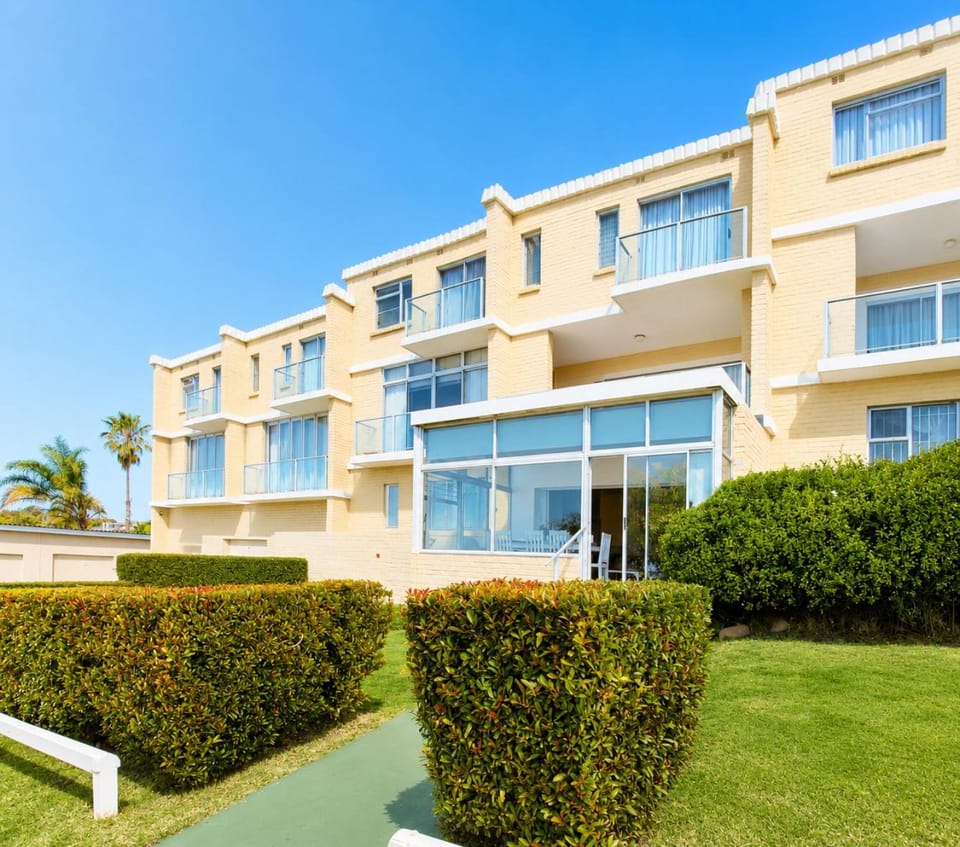 Property building, Spring, Day, Garden, Garden view