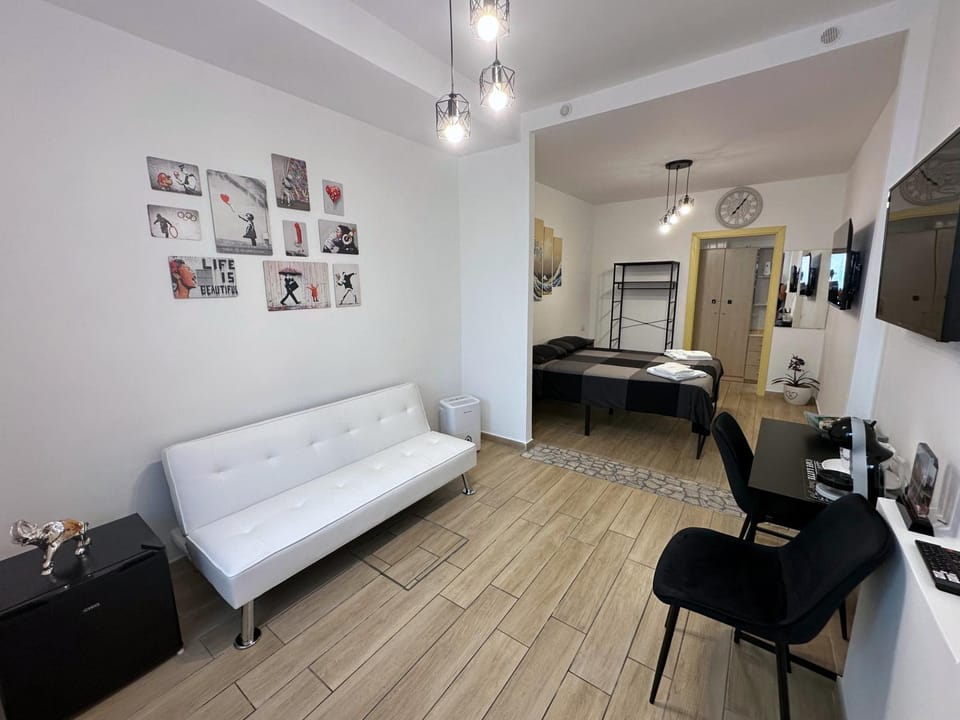 Living room, Photo of the whole room, Bedroom