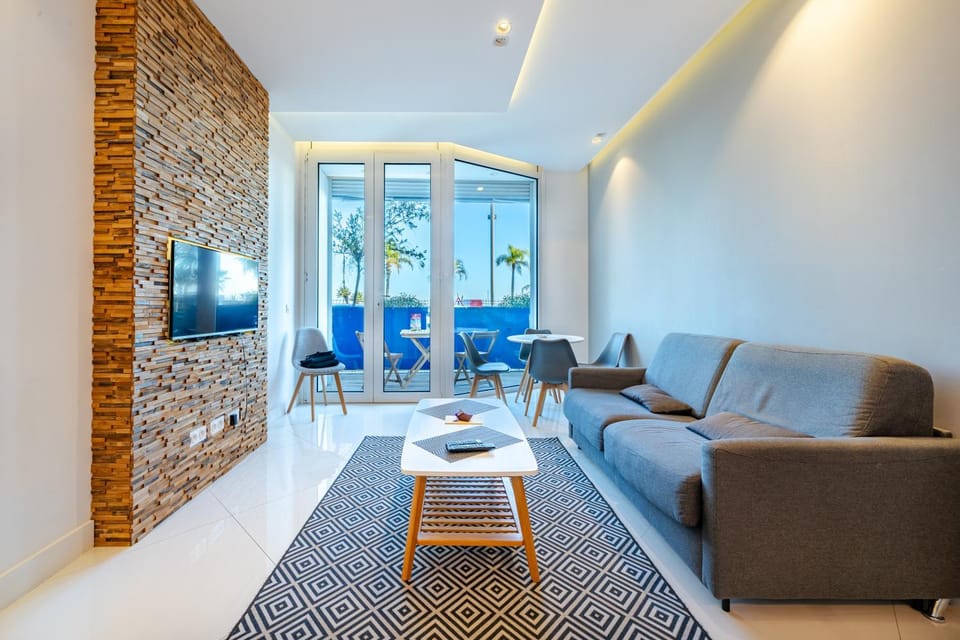 TV and multimedia, Living room, Seating area, Evening entertainment