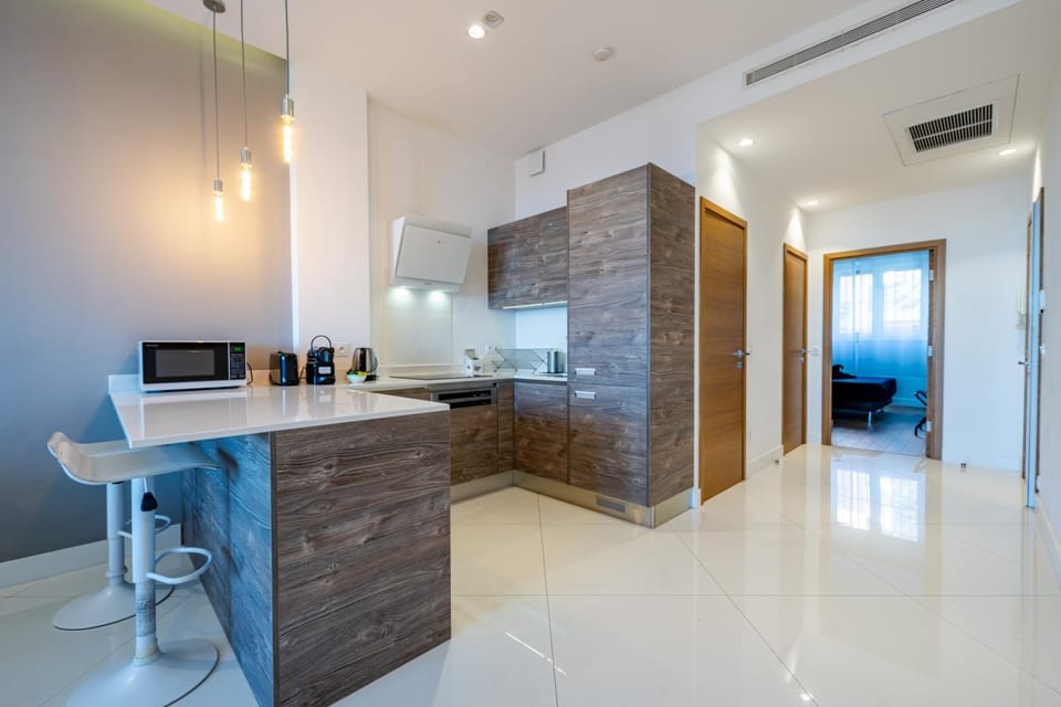 Kitchen or kitchenette, Dining area, oven, air conditioner