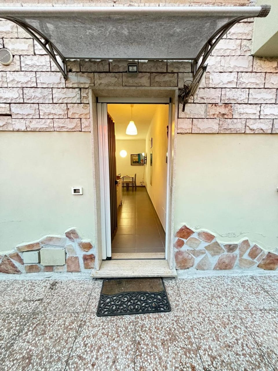 Facade/entrance