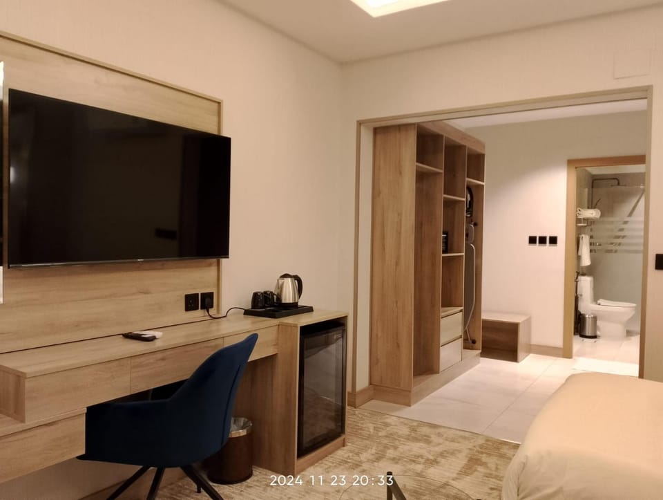 TV and multimedia, Photo of the whole room, Bedroom, wardrobe