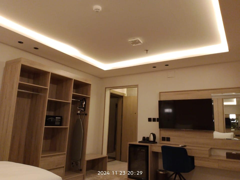 TV and multimedia, Photo of the whole room, Bedroom, wardrobe
