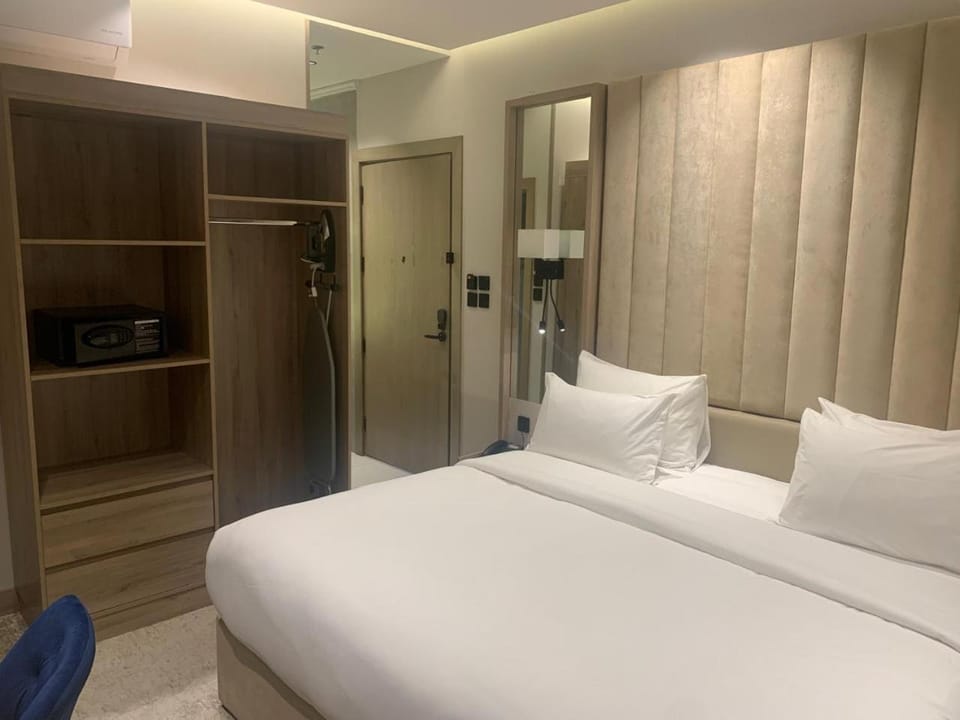 Bed, Photo of the whole room, Bedroom, wardrobe