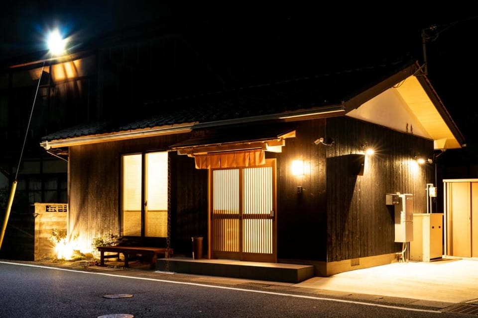 Property building, Night, Balcony/Terrace