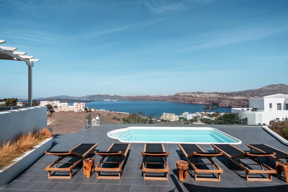 Patio, Day, Natural landscape, View (from property/room), Pool view, Sea view, Swimming pool, sunbed