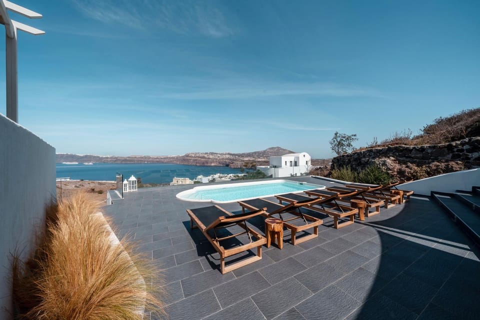 Patio, Day, Natural landscape, Mountain view, Pool view, Sea view, Swimming pool, sunbed
