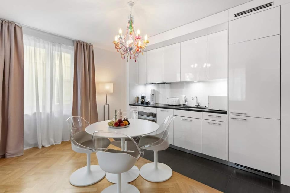 Kitchen or kitchenette, Dining area, oven, stove
