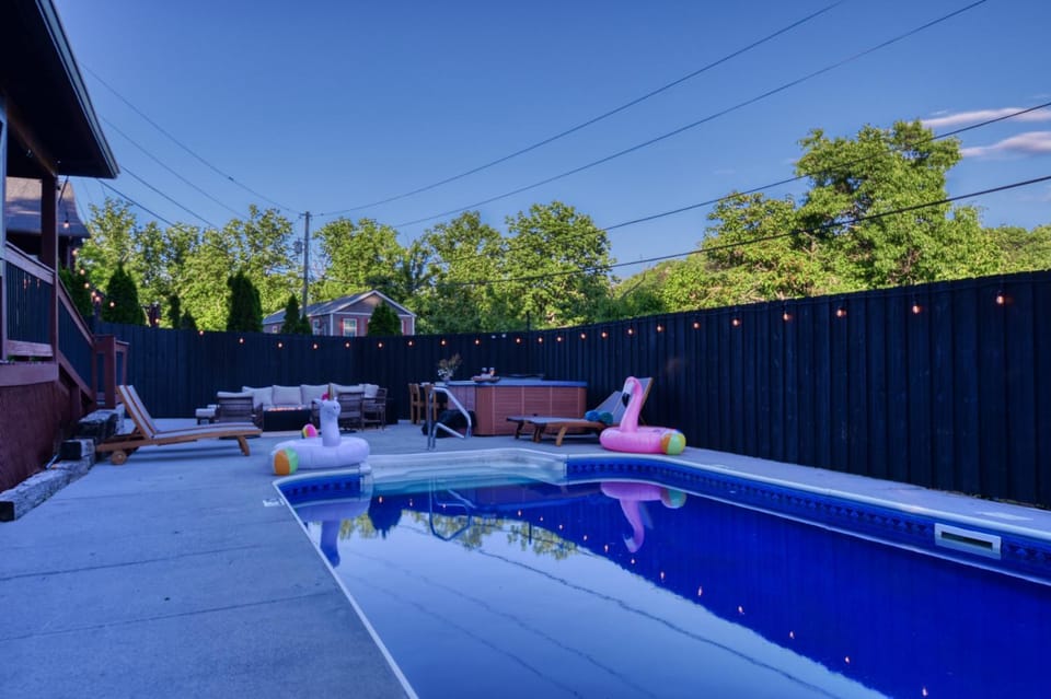 Pool view, Swimming pool