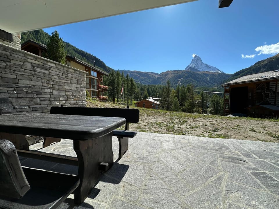 Patio, Mountain view