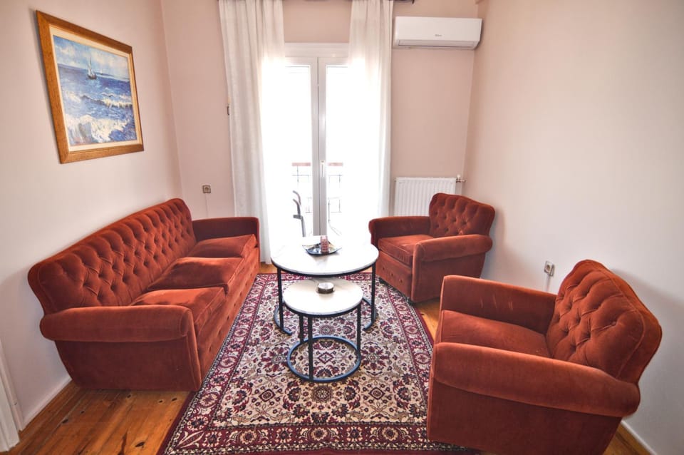 Living room, Seating area, air conditioner