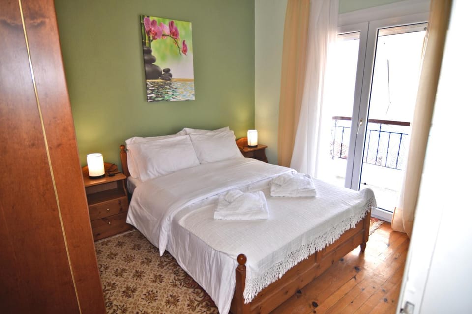 Bed, Photo of the whole room, Bedroom, towels, wardrobe