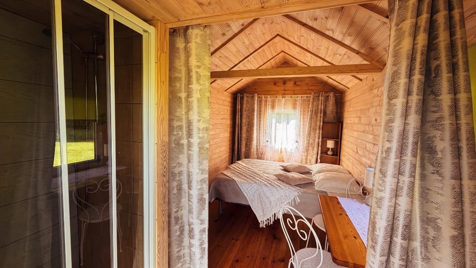 Shower, Bed, Bedroom