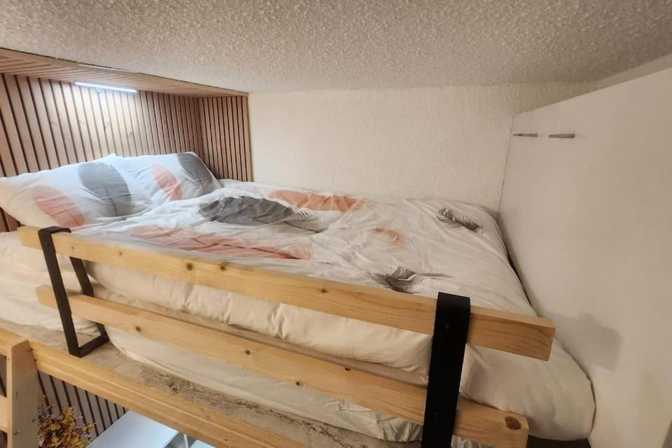 Bed, Bedroom, bunk bed
