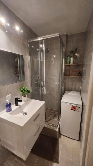 Shower, Bathroom