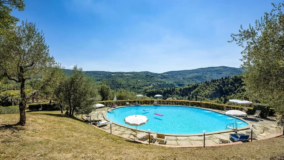 Spring, Day, Natural landscape, Garden, Garden view, Mountain view, Pool view, Swimming pool, Swimming pool, sunbed