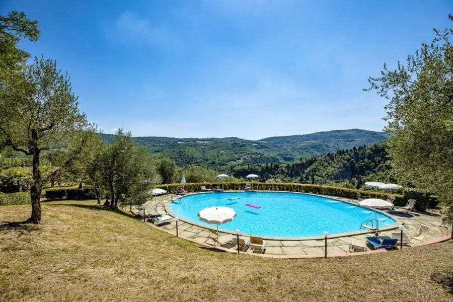 Natural landscape, Garden, Garden view, Mountain view, Pool view, Swimming pool, Swimming pool, sunbed