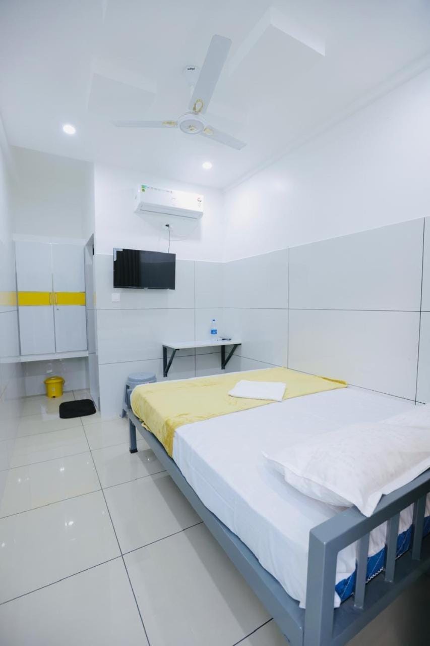 Bed, TV and multimedia, Photo of the whole room, Bedroom, air conditioner
