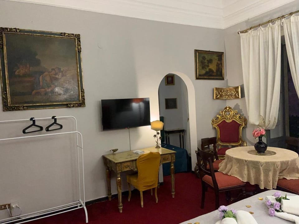 TV and multimedia, Photo of the whole room, Seating area