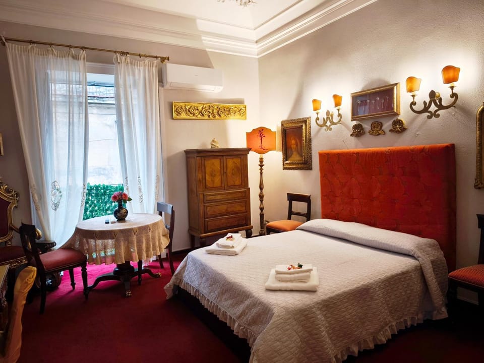 Bed, Living room, Photo of the whole room, Bedroom