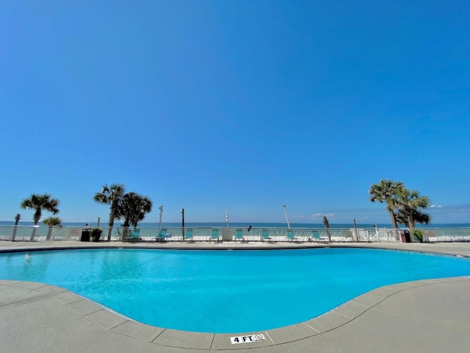 Beachfront Bliss! 2BR 2BA Stunning views! Sleeps 8! Beach Chair Service! House in Lower Grand Lagoon