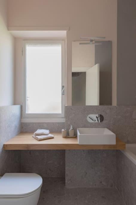 Modern Spacious Apartment on the Tevere Apartment in Rome