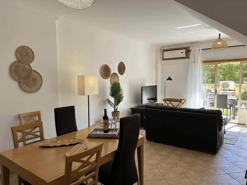 TV and multimedia, Living room, Dining area