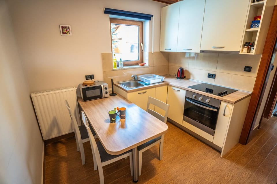 Dining area, kitchen