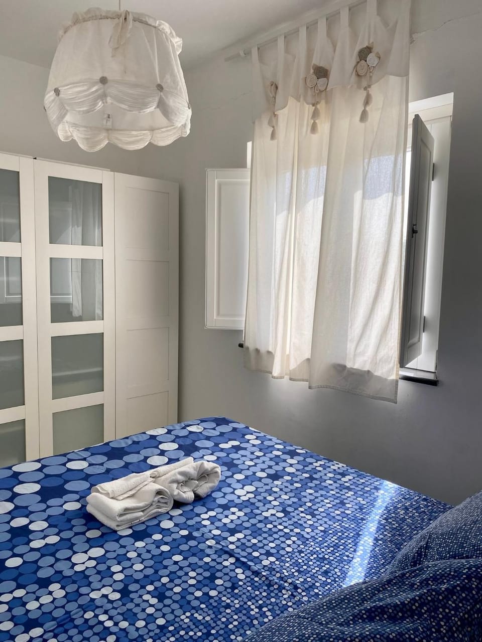 Bed, wardrobe