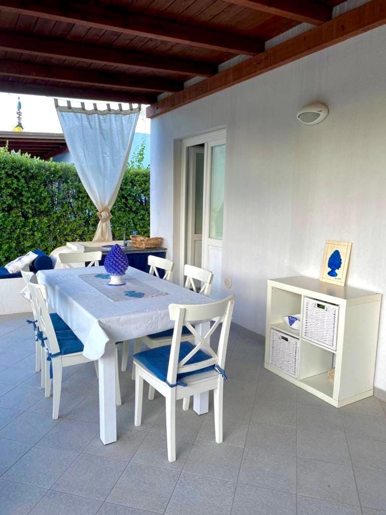 Patio, Dining area